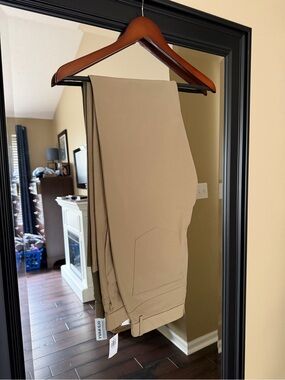 NWT Old Navy Men's Wrinkle Free Chino Pants in Khaki